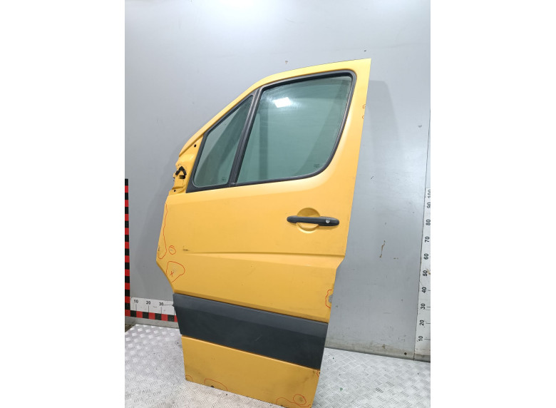 Дверь передняя левая к Mercedes Sprinter, 2007г.