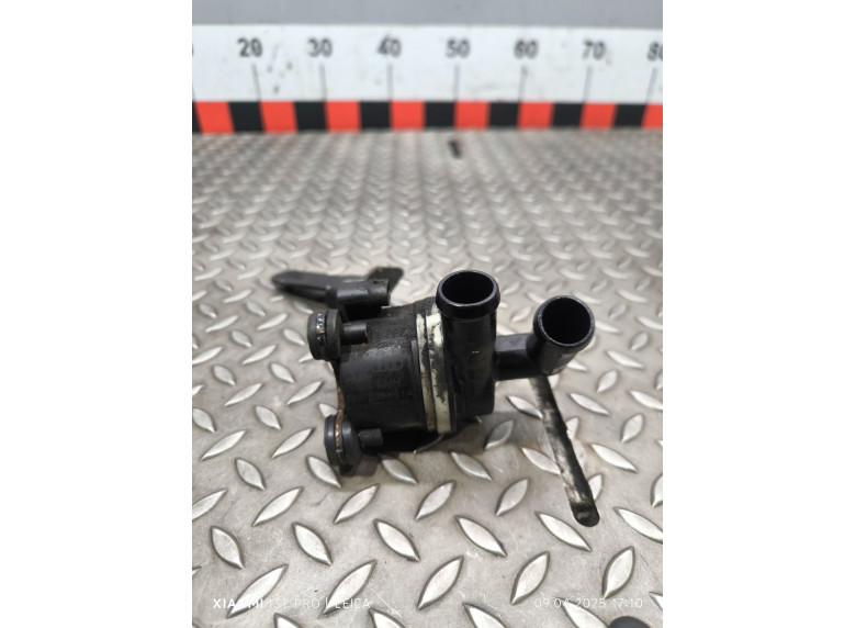 Насос антифриза дополнительный к Volkswagen Passat, 2009г.