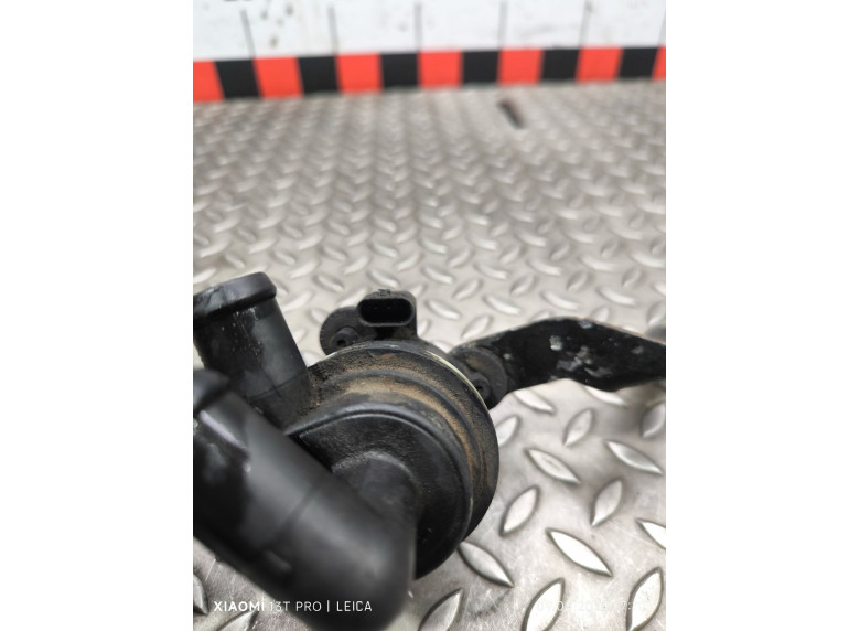 Насос антифриза дополнительный к Volkswagen Passat, 2009г.