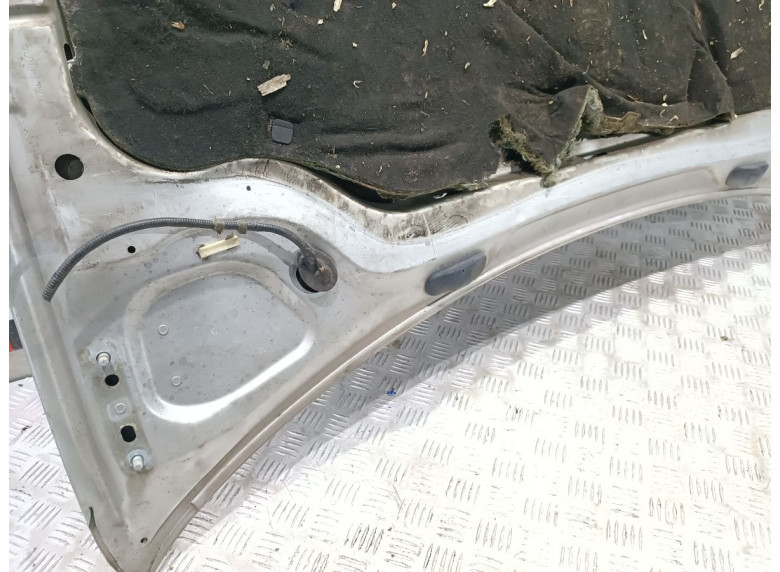 Капот к Volkswagen Golf, 2006г.