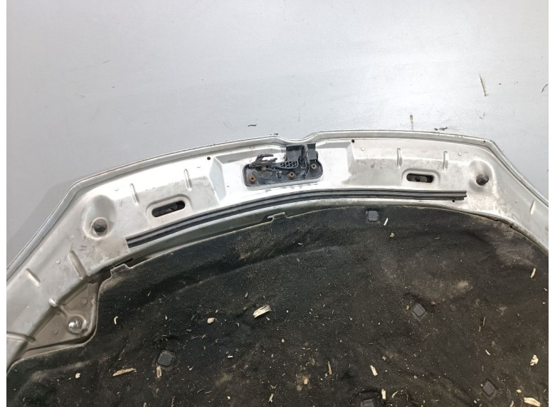 Капот к Volkswagen Golf, 2006г.