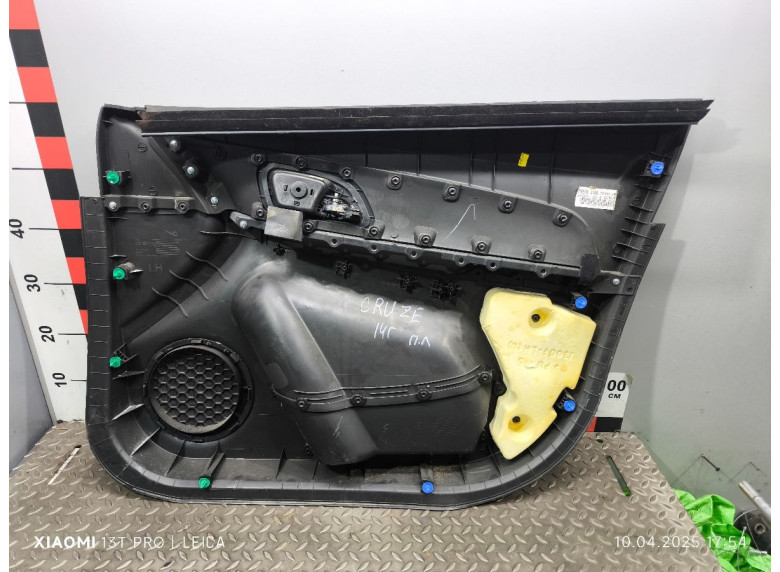 Обшивка двери передней левой (дверная карта) к Chevrolet Cruze, 2012г.