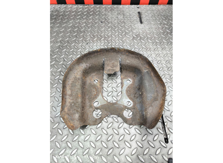 Кожух защитный тормозного диска к Peugeot 308, 2007г.