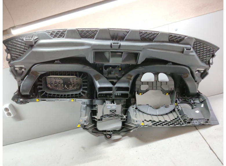 Панель передняя салона (торпедо) к Opel Corsa, 2011г.