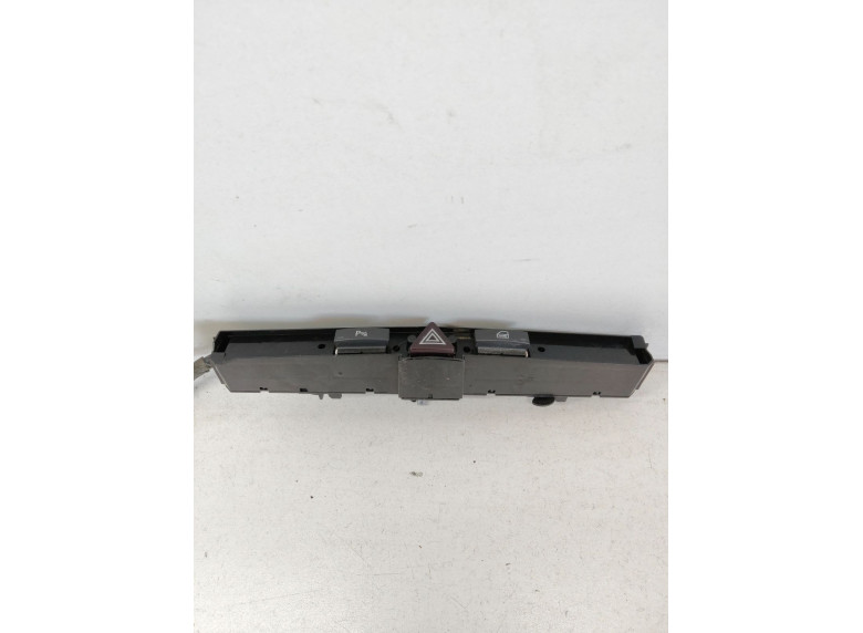 Кнопка аварийной сигнализации к Opel Zafira, 2010г.