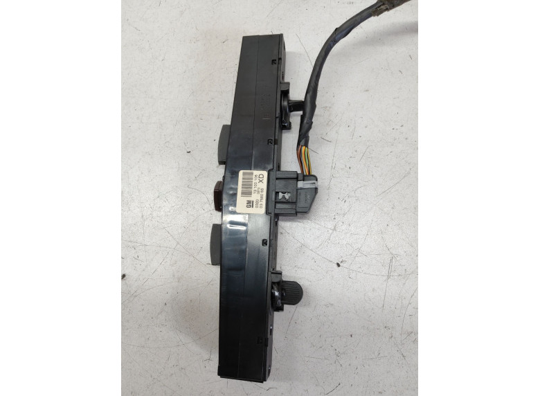 Кнопка аварийной сигнализации к Opel Zafira, 2010г.