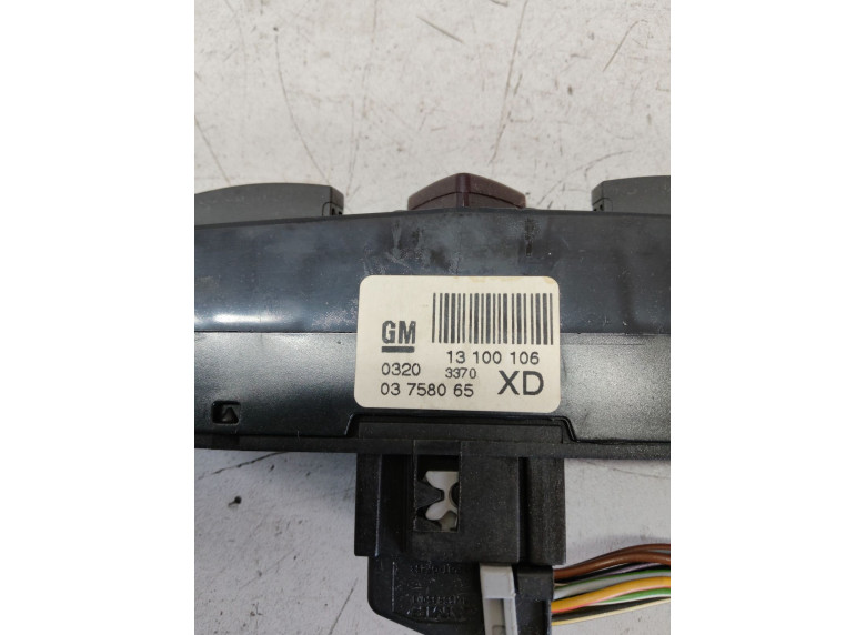 Кнопка аварийной сигнализации к Opel Zafira, 2010г.