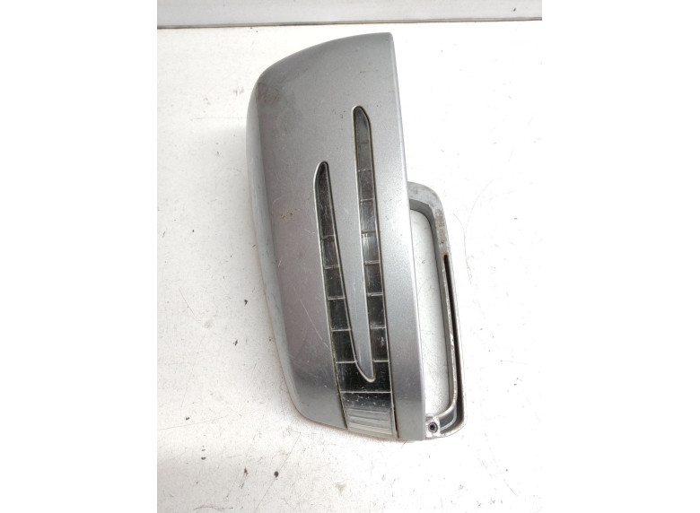 Накладка на зеркало к Mercedes C W204, 2012г.