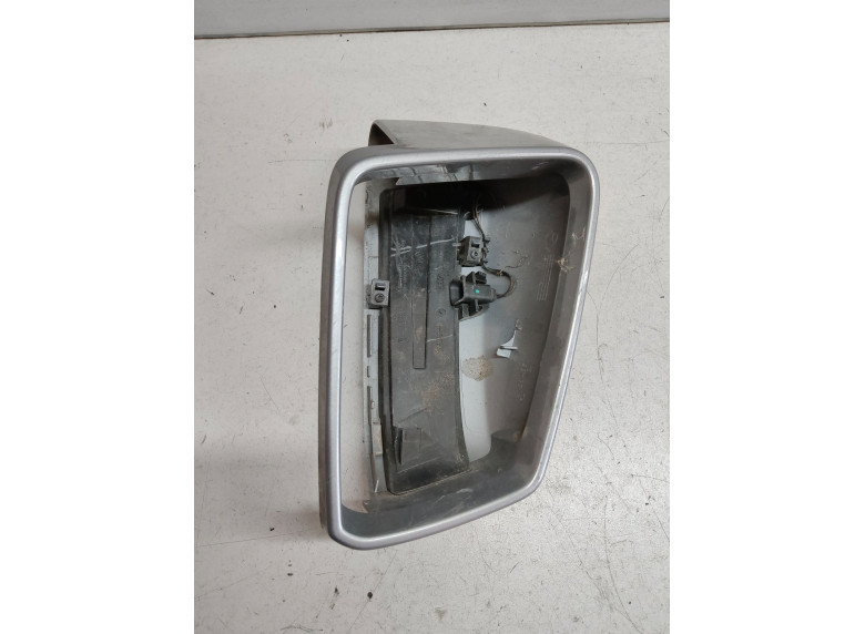 Накладка на зеркало к Mercedes C W204, 2012г.