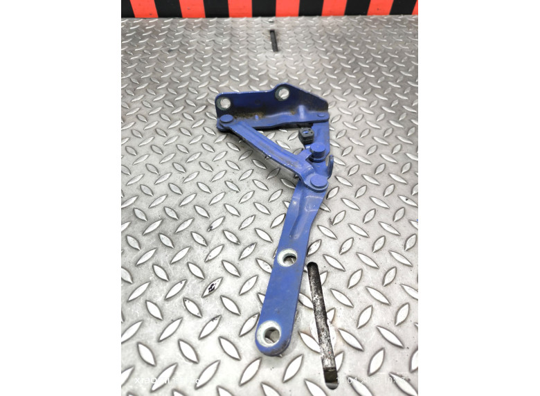 Петля капота левая к Volkswagen Transporter, 2009г.