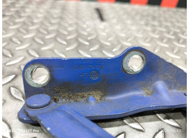 Петля капота левая к Volkswagen Transporter, 2009г.