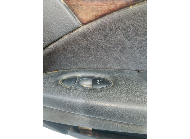 Кнопка стеклоподъемника переднего правого к Mercedes E W211, 2004г.