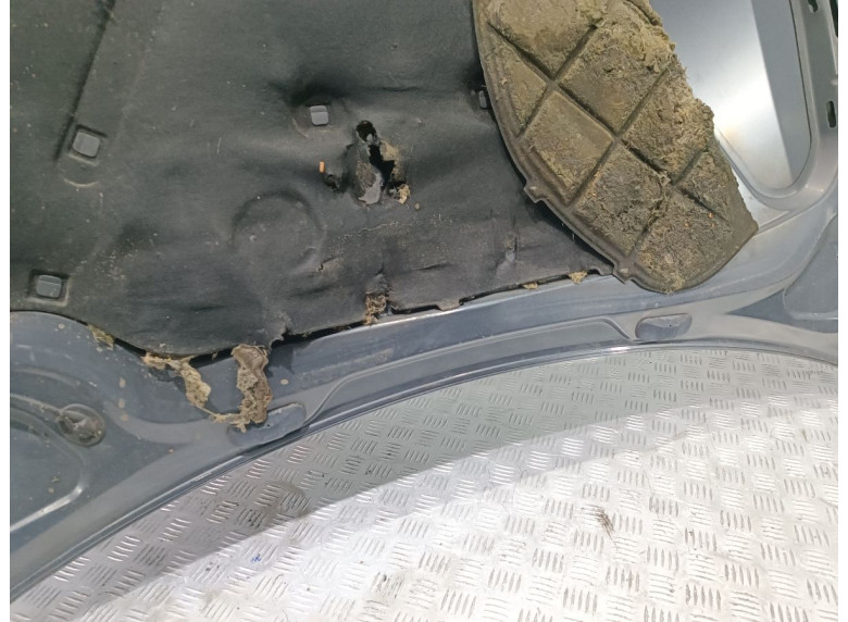 Капот к Volkswagen Golf, 2006г.