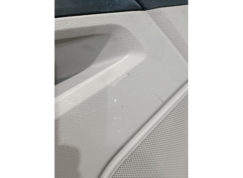 Обшивка двери передней левой (дверная карта) к Volkswagen Transporter, 2018г.