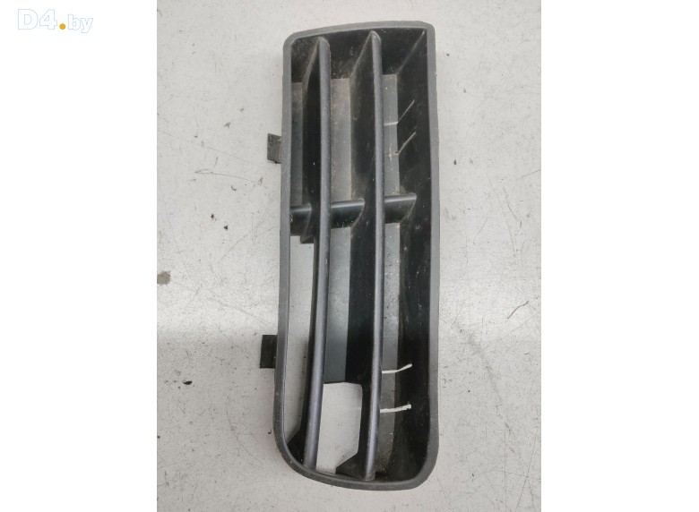 Заглушка (решетка) в бампер передний к Volkswagen Golf undefined г.