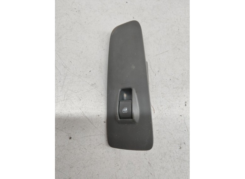 Кнопка стеклоподъемника переднего правого к Peugeot Boxer