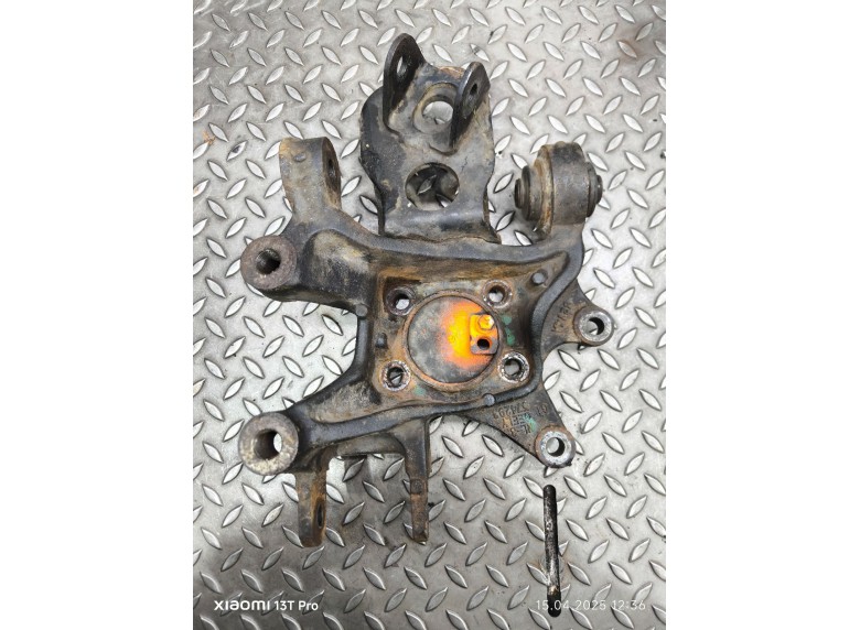 Кулак задний левый к Geely Atlas