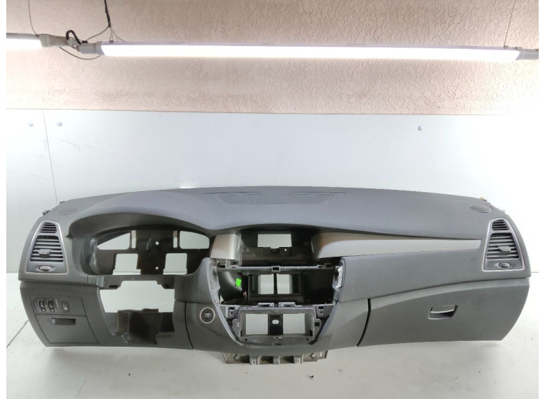 Панель передняя салона (торпедо) к Renault Laguna, 2012г.