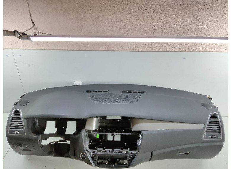 Панель передняя салона (торпедо) к Renault Laguna, 2012г.