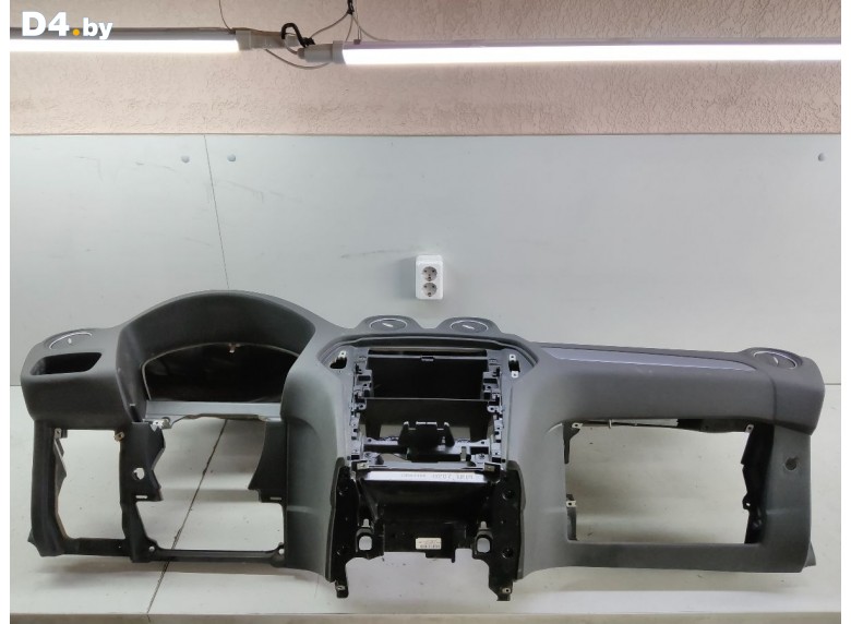 Панель передняя салона (торпедо) к Ford Mondeo undefined г.