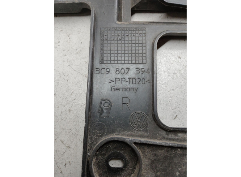 Кронштейн крепления бампера заднего к Volkswagen Passat, 2006г.