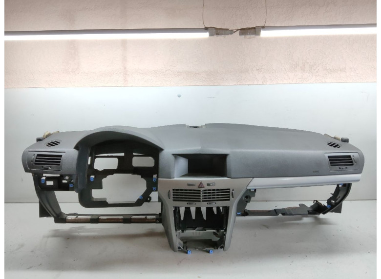 Панель передняя салона (торпедо) к Opel Astra, 2005г.