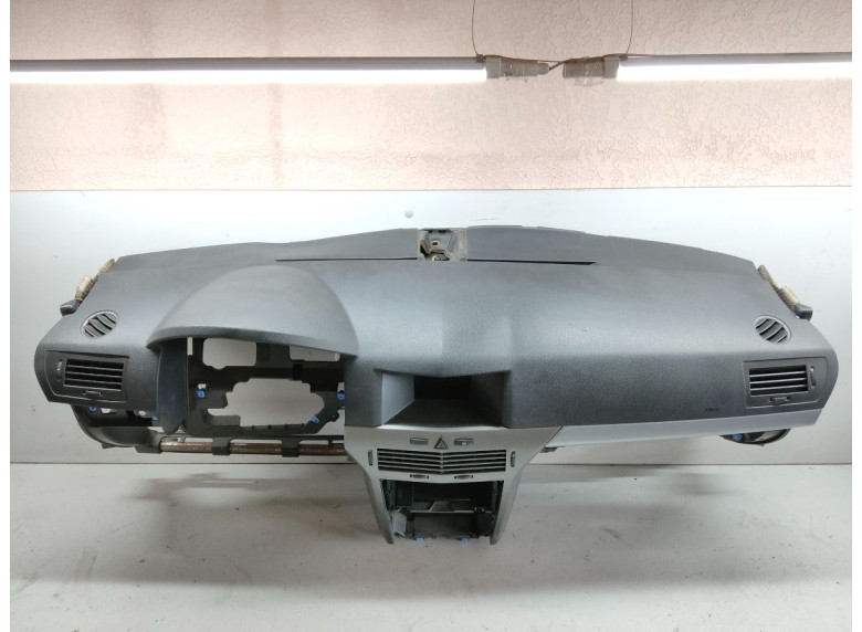 Панель передняя салона (торпедо) к Opel Astra, 2005г.