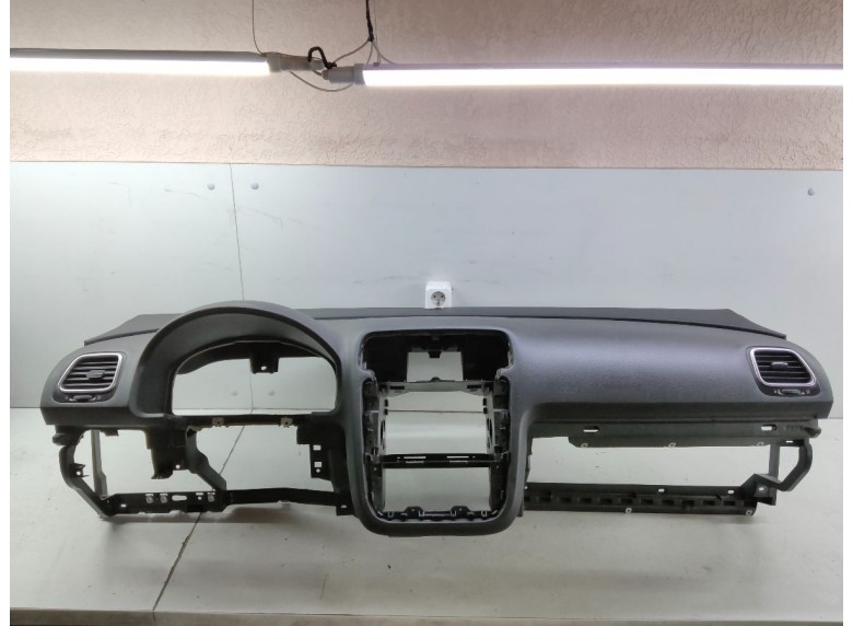 Панель передняя салона (торпедо) к Volkswagen EOS