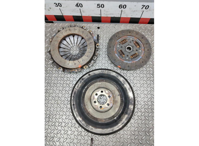 Комплект сцепления к Volkswagen Passat, 1993г.