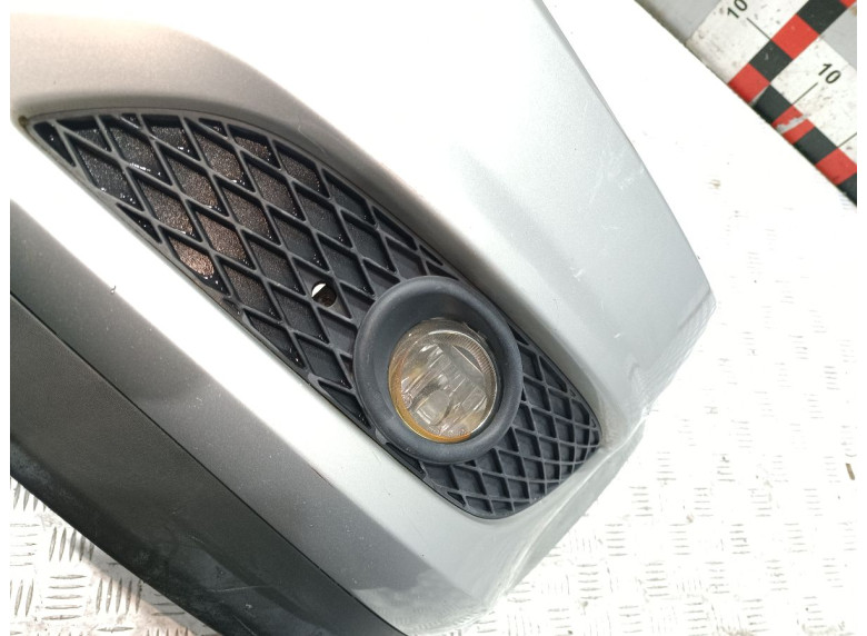 Заглушка (решетка) в бампер передний к Opel Astra, 2008г.