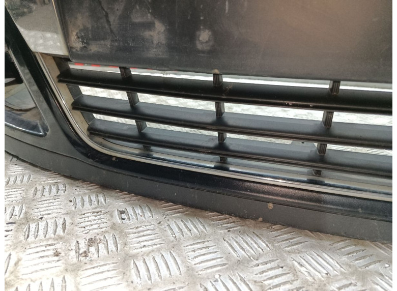 Заглушка (решетка) в бампер передний к Volkswagen Passat, 2008г.