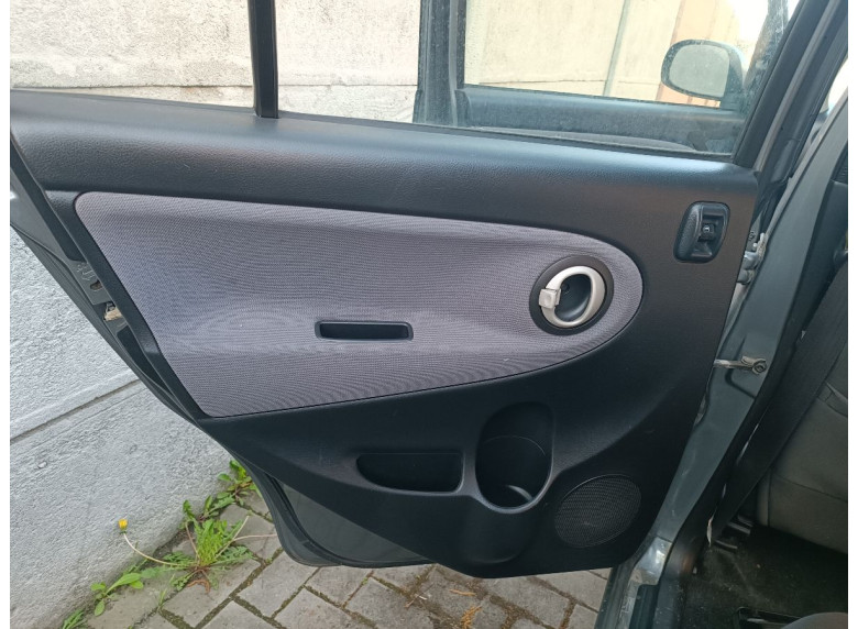 Обшивка двери (дверная карта) комплект к Daihatsu Trevis, 2007г.
