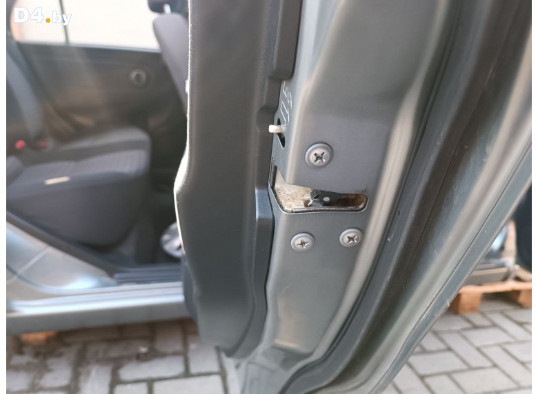 Замок двери задней правой к Daihatsu Trevis undefined г.