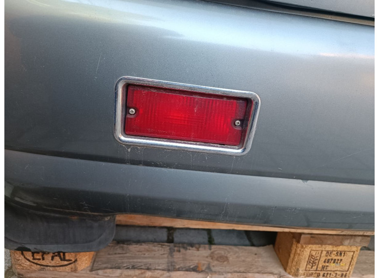 Фонарь противотуманный центральный к Daihatsu Trevis, 2007г.