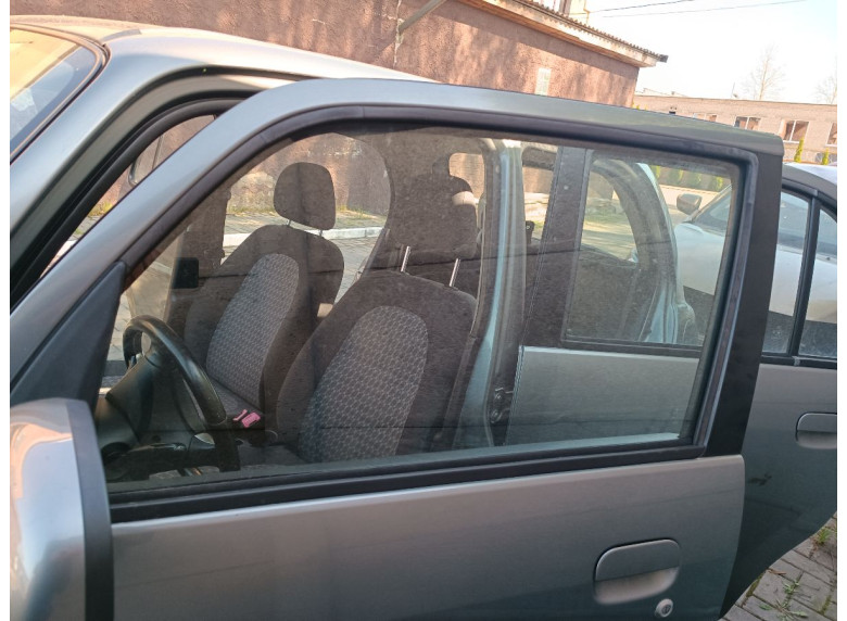 Стекло двери передней левой к Daihatsu Trevis, 2007г.