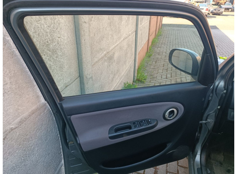 Дверь передняя левая к Daihatsu Trevis, 2007г.