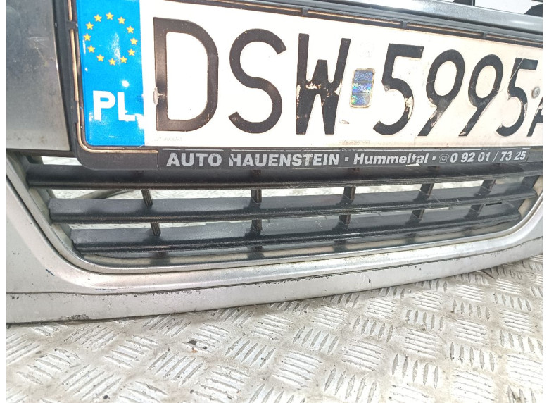 Заглушка (решетка) в бампер передний к Volkswagen Passat, 2007г.