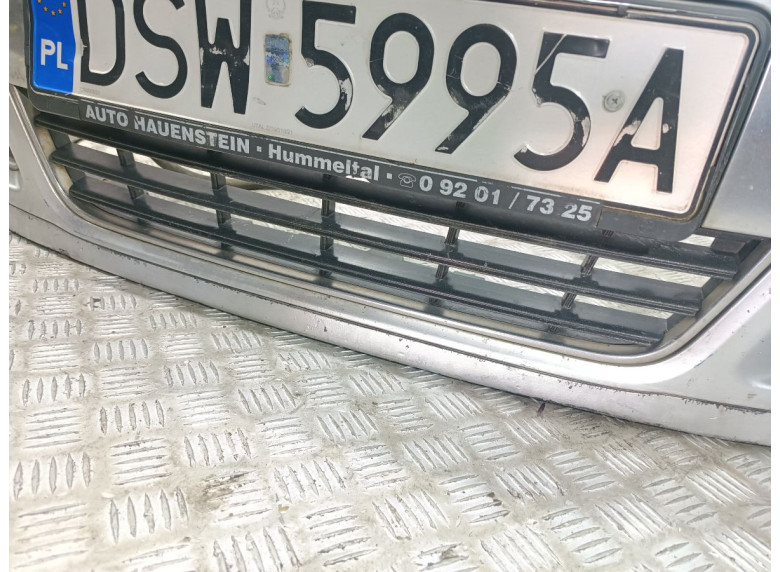 Заглушка (решетка) в бампер передний к Volkswagen Passat, 2007г.