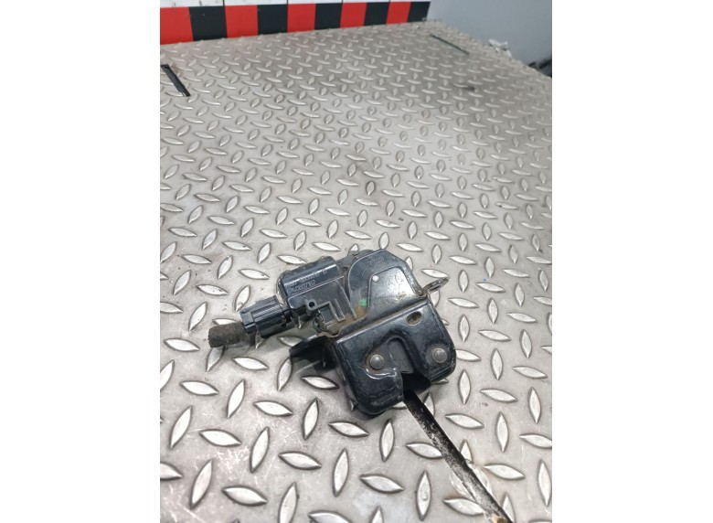 Замок багажника к Lada Granta