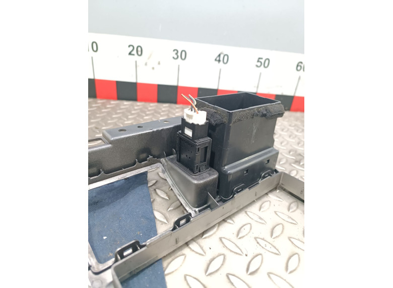 Кнопка аварийной сигнализации к Geely Emgrand EC7, 2012г.