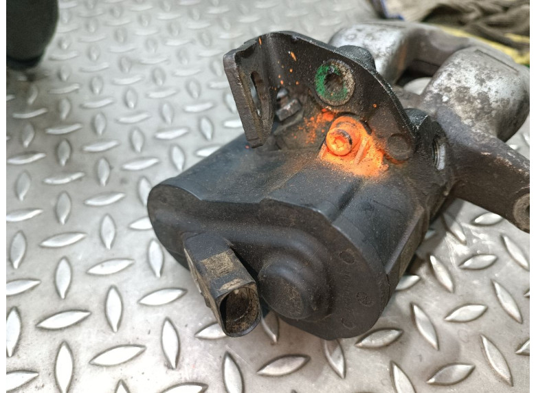 Суппорт задний левый к Volkswagen Passat, 2008г.