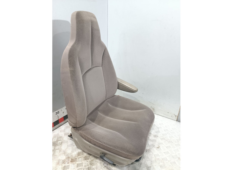 Сиденье переднее правое к Chrysler Voyager, 2001г.