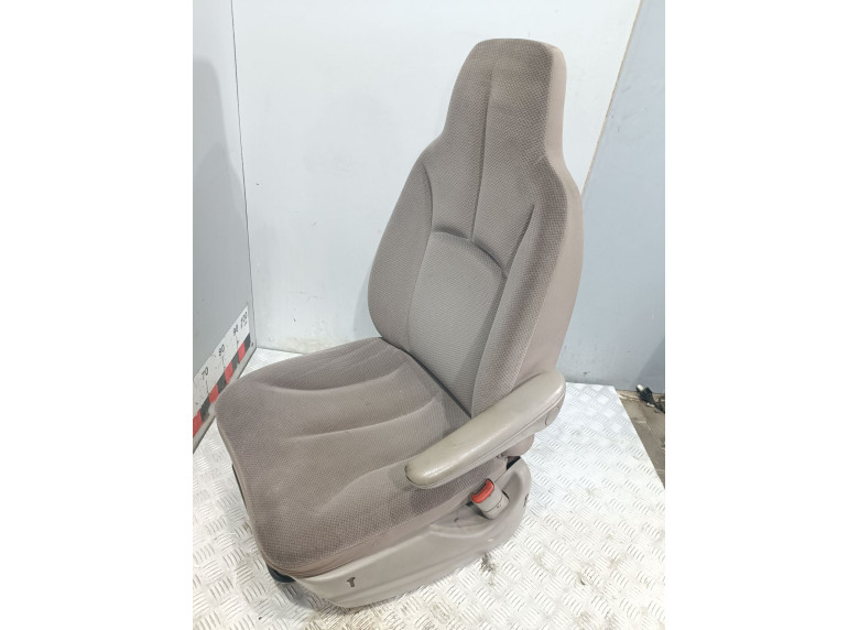 Сиденье переднее правое к Chrysler Voyager, 2001г.
