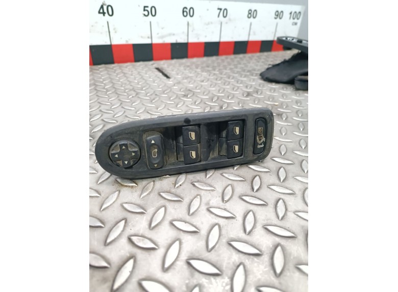 Блок управления стеклоподъемниками к Peugeot 308