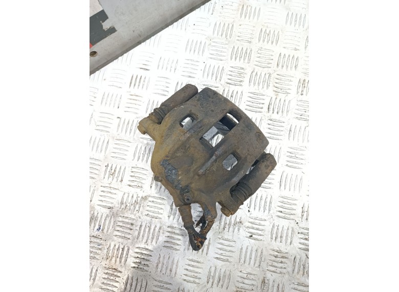 Суппорт передний правый к Peugeot 406