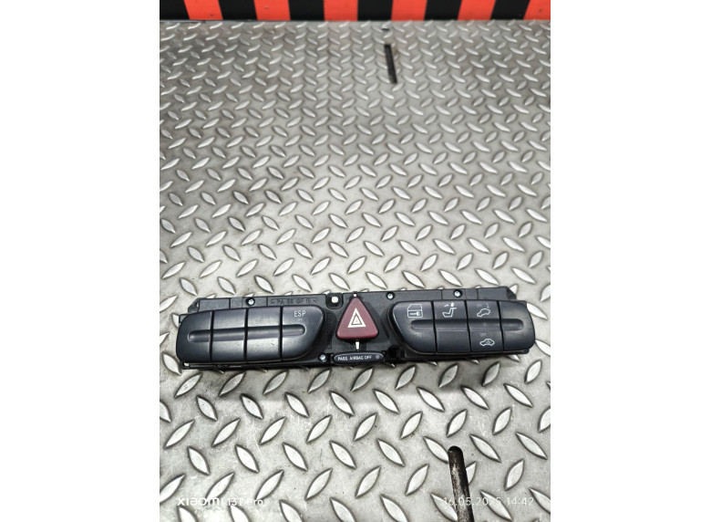 Кнопка аварийной сигнализации к Mercedes C W203, 2004г.