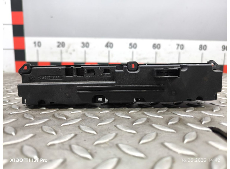 Кнопка аварийной сигнализации к Mercedes C W203, 2004г.