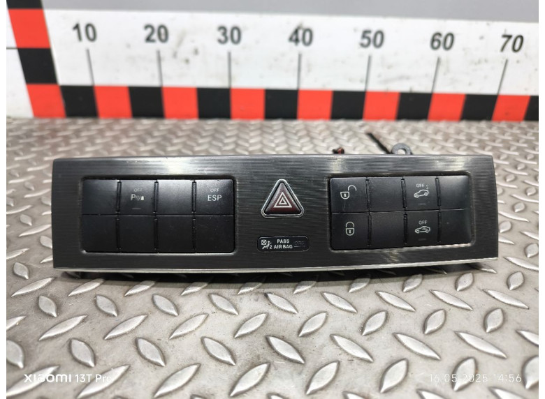 Блок кнопок к Mercedes C W203, 2004г.