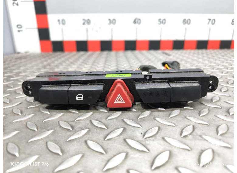 Кнопка аварийной сигнализации к Kia Ceed