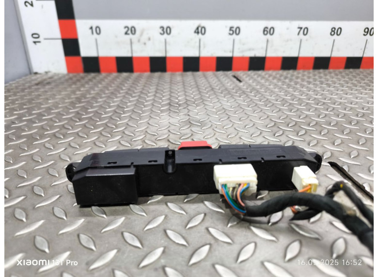 Кнопка аварийной сигнализации к Кнопка аварийной сигнализации к Kia Ceed undefined г. Ceed